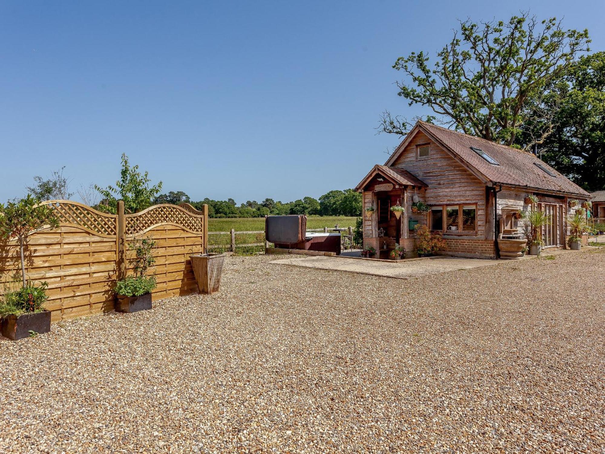 The Barn Villa Coldwaltham Екстериор снимка