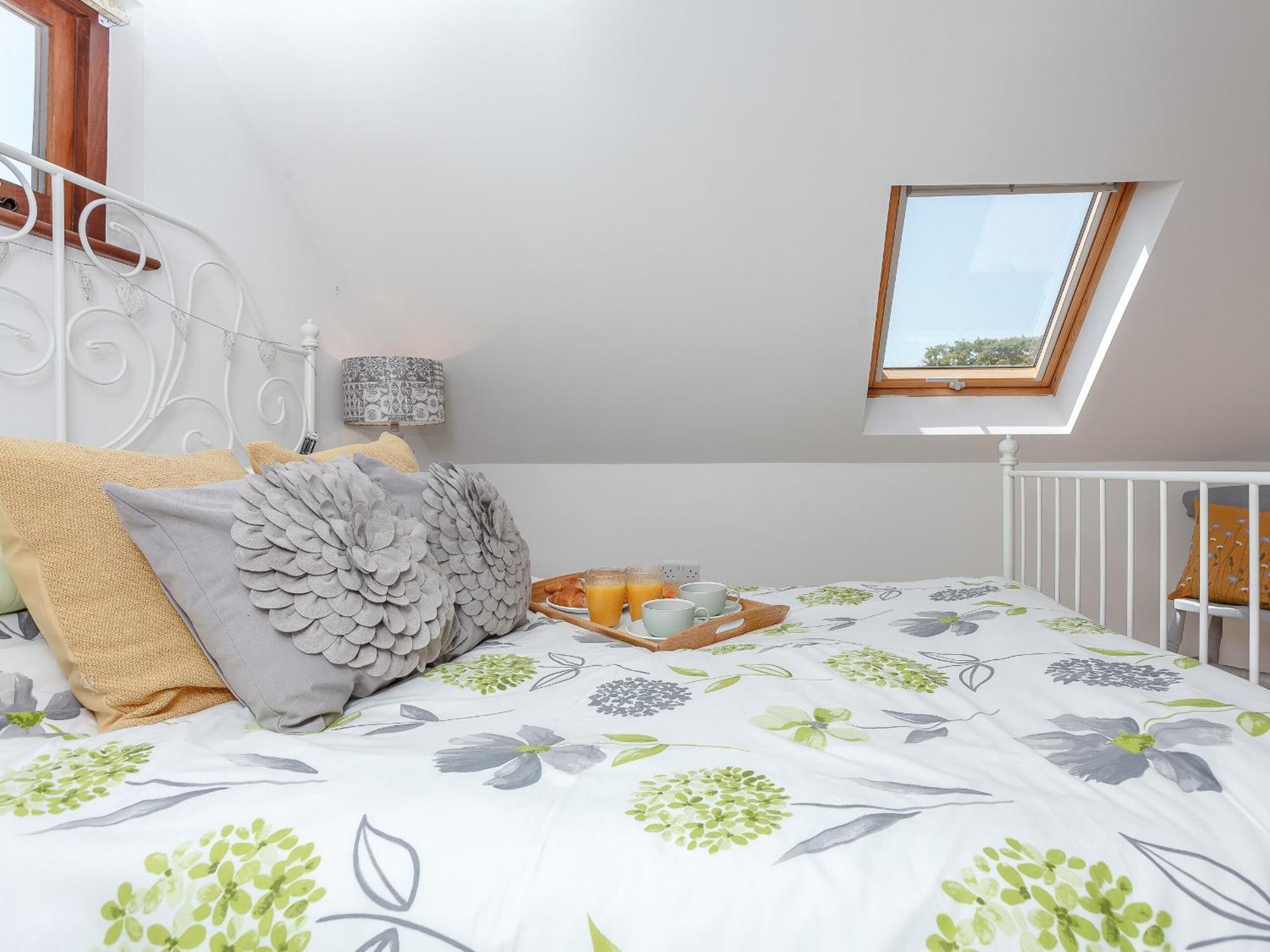 The Barn Villa Coldwaltham Екстериор снимка