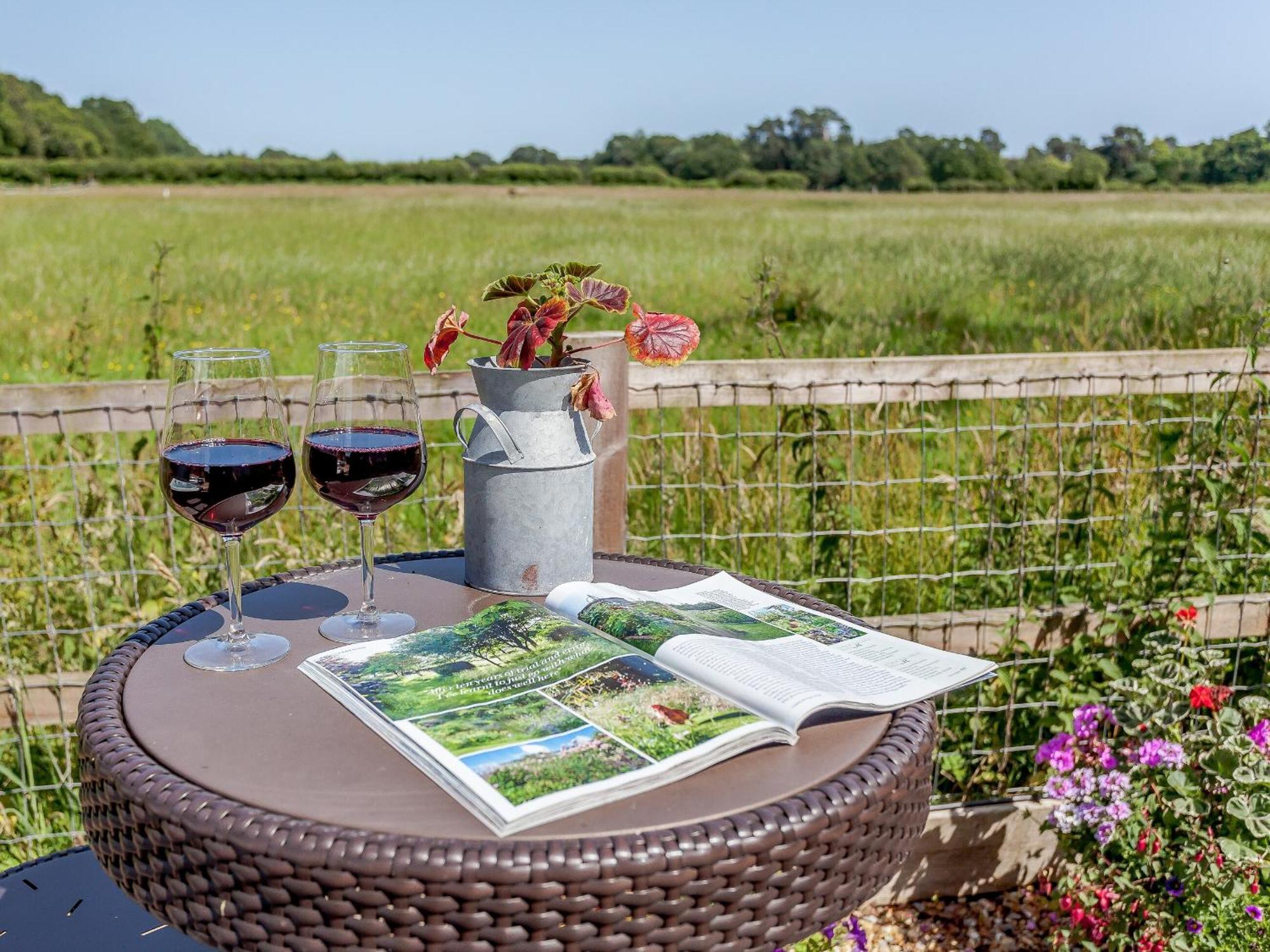 The Barn Villa Coldwaltham Екстериор снимка