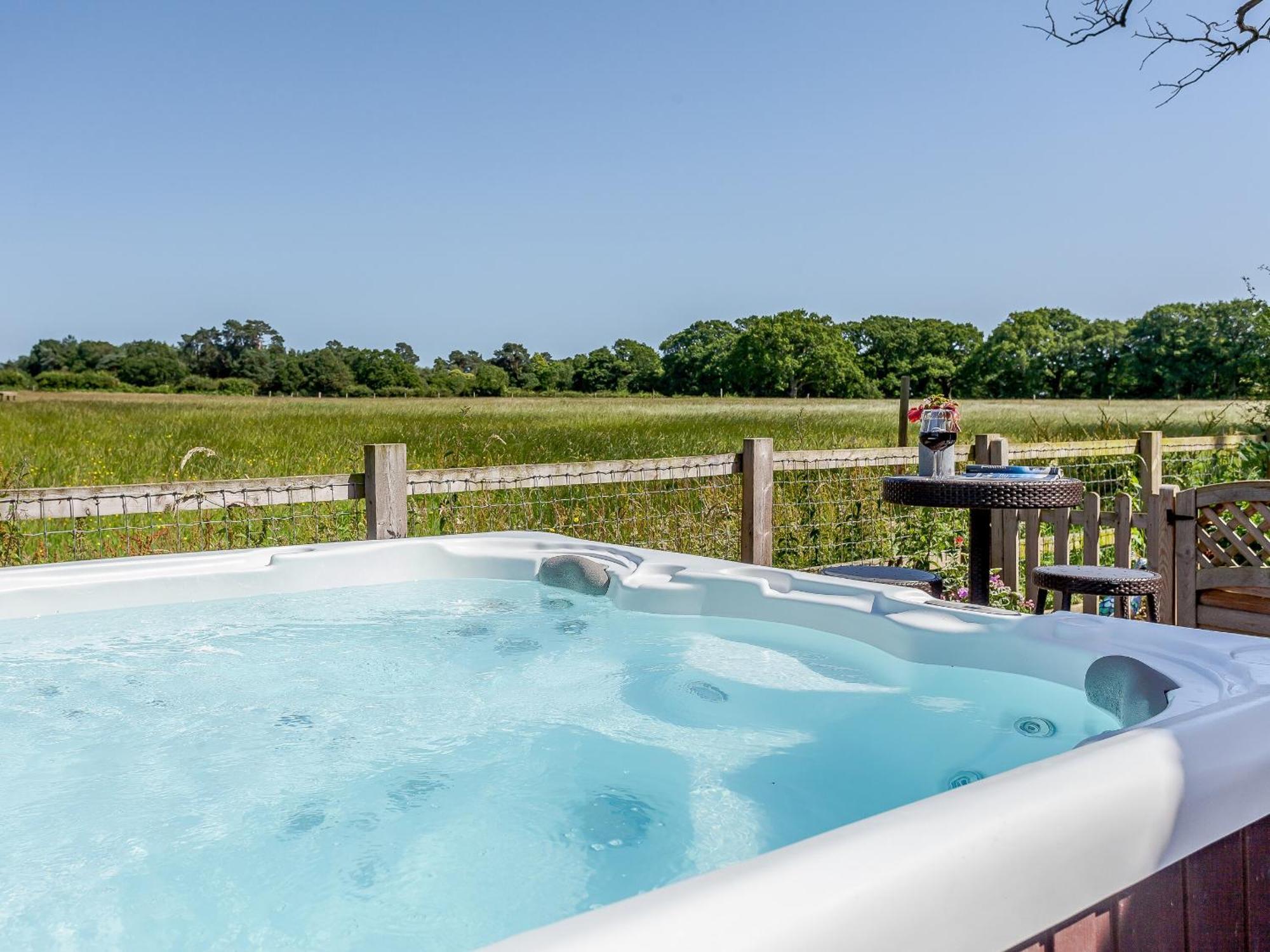The Barn Villa Coldwaltham Екстериор снимка