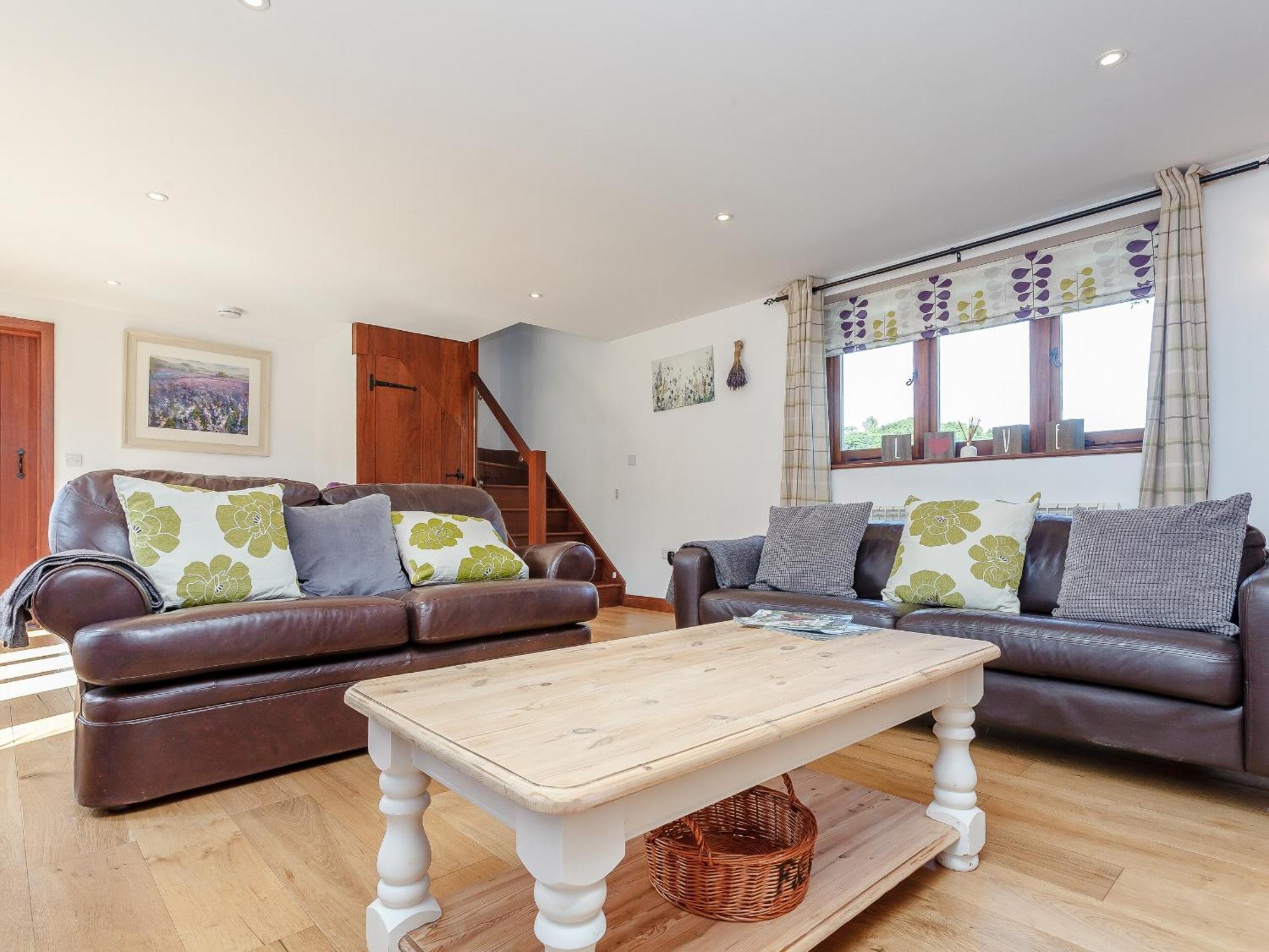 The Barn Villa Coldwaltham Екстериор снимка